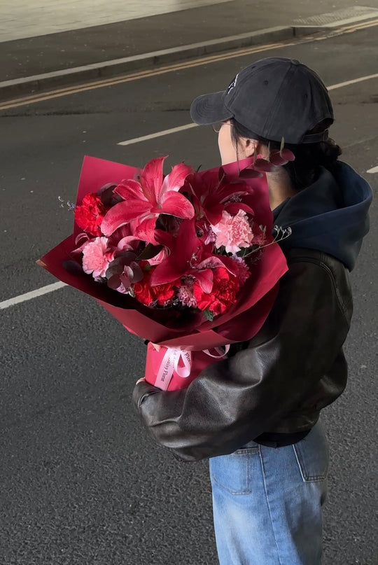 Red Wine Fresh Bouquet with Lilies (Spray-Painted Color)