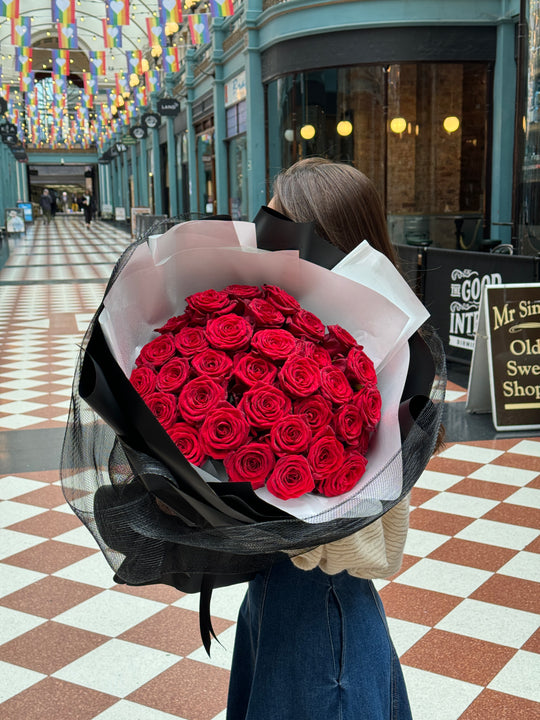 Fresh Flowers: Red Roses Bouquet | Daisy Florist