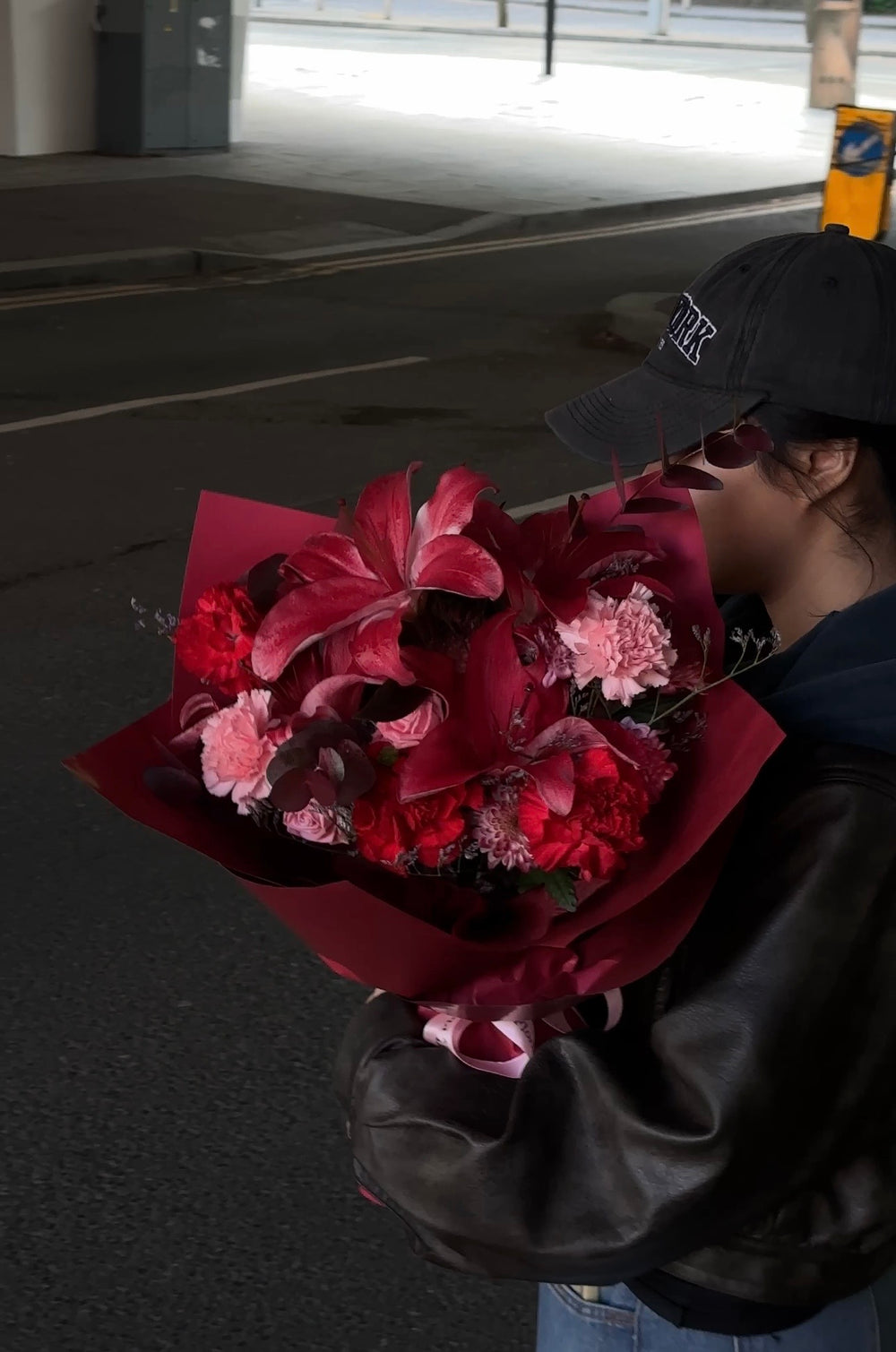 Red Wine Fresh Bouquet with Lilies (Spray-Painted Color)