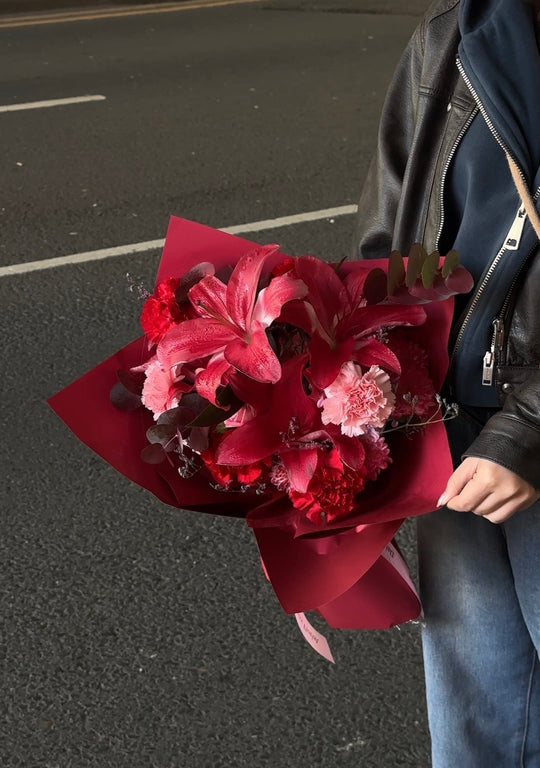 Red Wine Fresh Bouquet with Lilies (Spray-Painted Color)