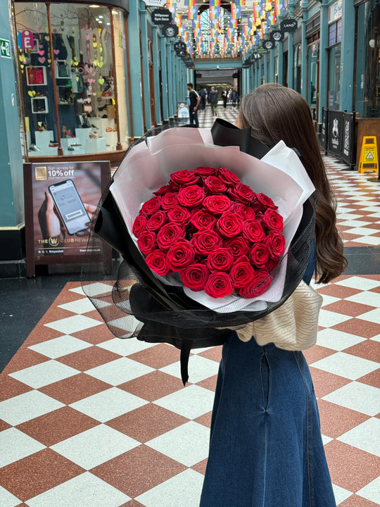Fresh Flowers: Red Roses Bouquet | Daisy Florist