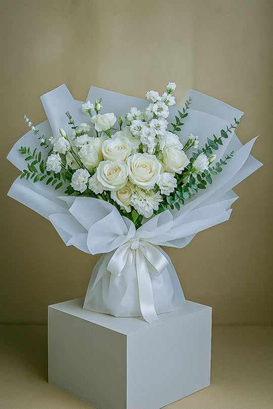 Fresh Flowers: Mix White Flowers Bouquet | Daisy Florist