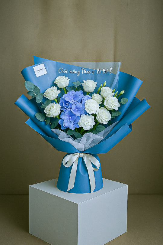 Mixed Bouquet: Blue and White Flowers