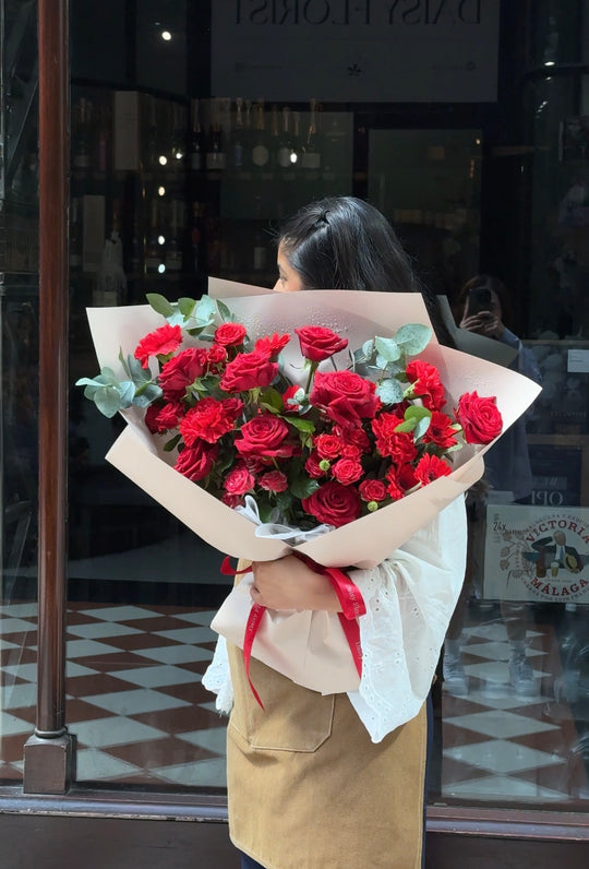 Luxury Mixed Red Fresh Flowers Bouquet