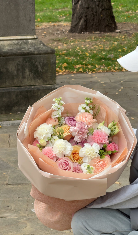 Colorful Round Bouquet – Vibrant Blooms for Every Occasion