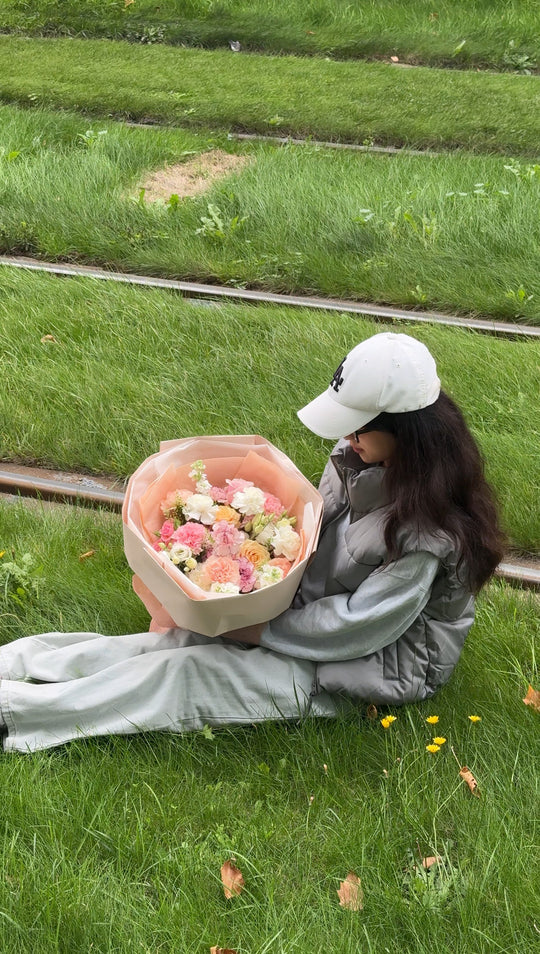 Colorful Round Bouquet – Vibrant Blooms for Every Occasion