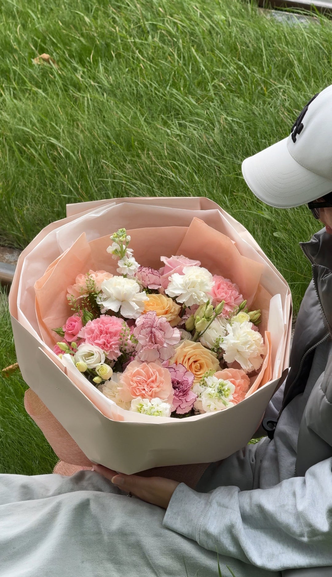 Colorful Round Bouquet – Vibrant Blooms for Every Occasion