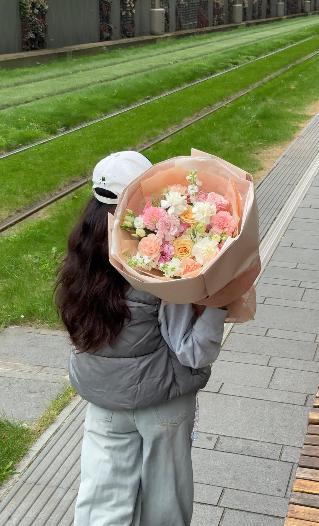 Colorful Round Bouquet – Vibrant Blooms for Every Occasion