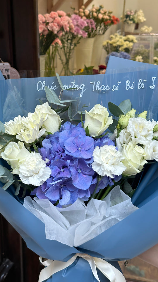 Mixed Bouquet: Blue and White Flowers