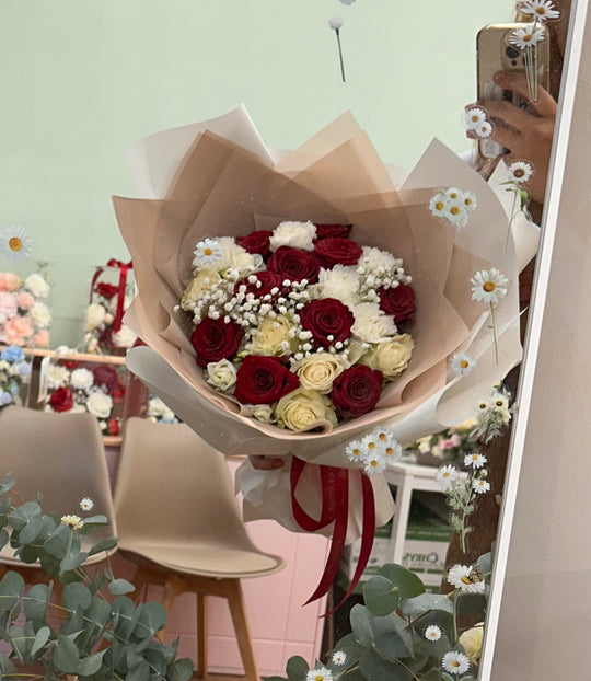 Fresh Flowers: Mix Red & White Roses and Baby's-breath Medley Bouquet | Daisy Florist