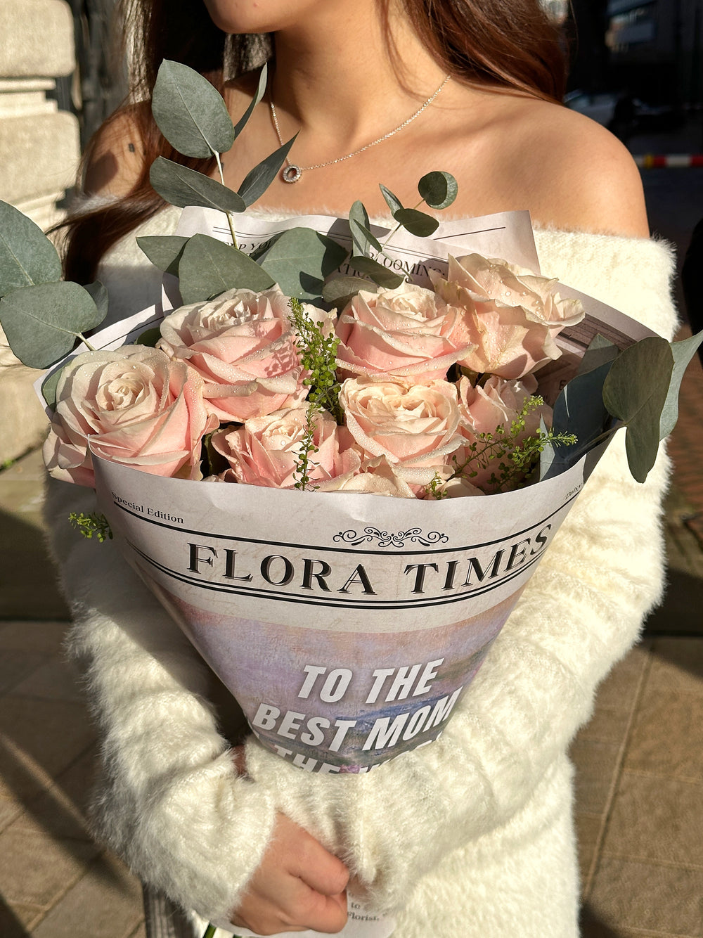 Rosy Reverie Bouquet: Delicate Pink Roses Ensemble
