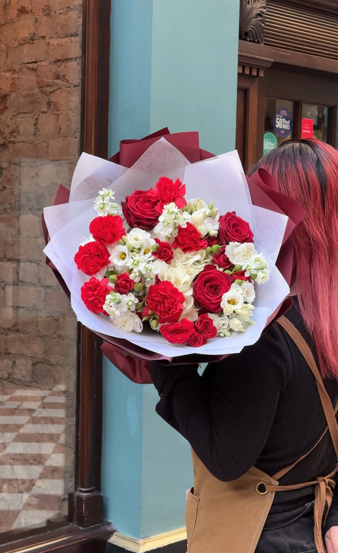 Fresh Flowers: Round Mix Red & White Flowers Bouquet | Daisy Florist