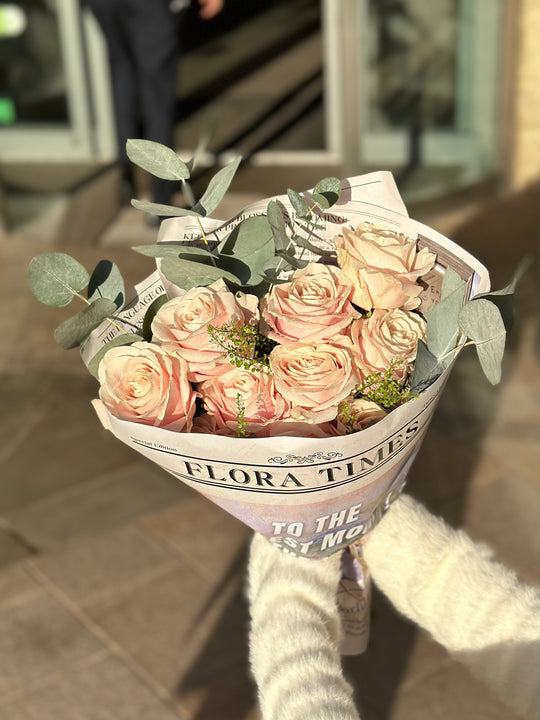 Rosy Reverie Bouquet: Delicate Pink Roses Ensemble