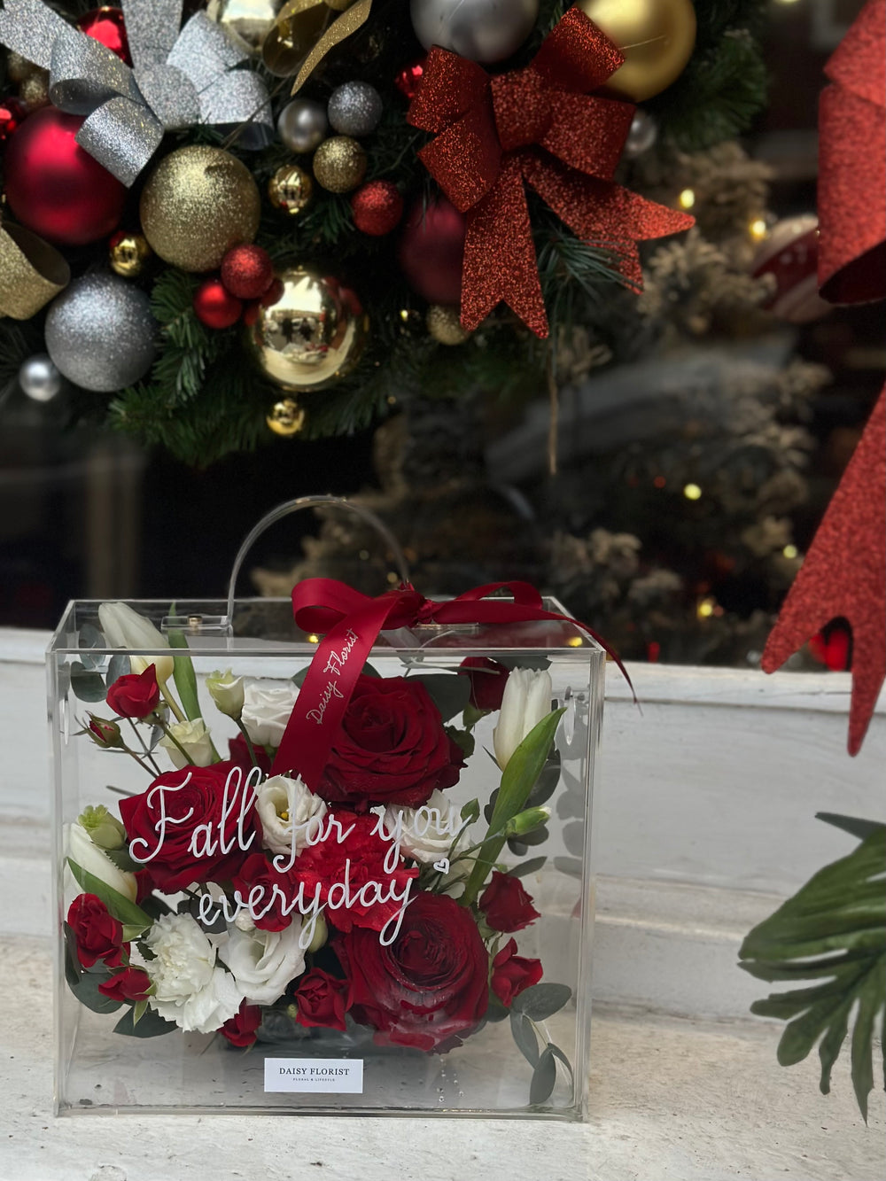 Red and White Fresh Flowers in small Mica Box (24x27x15cm) | Daisy Florist