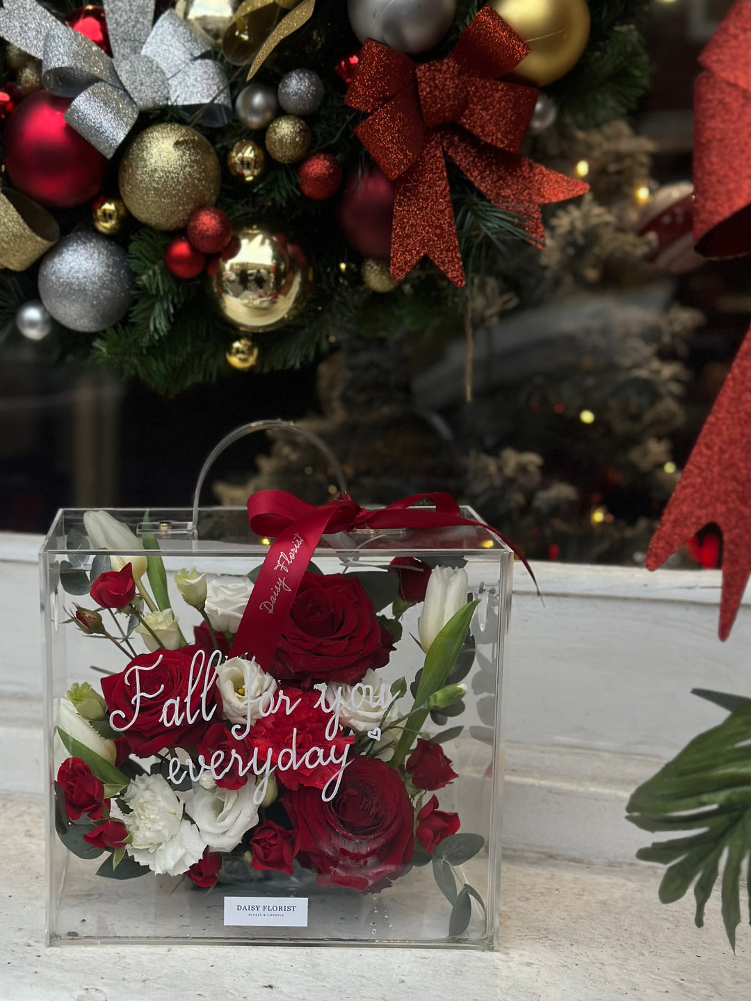 Red and White Fresh Flowers in small Mica Box (24x27x15cm) | Daisy Florist