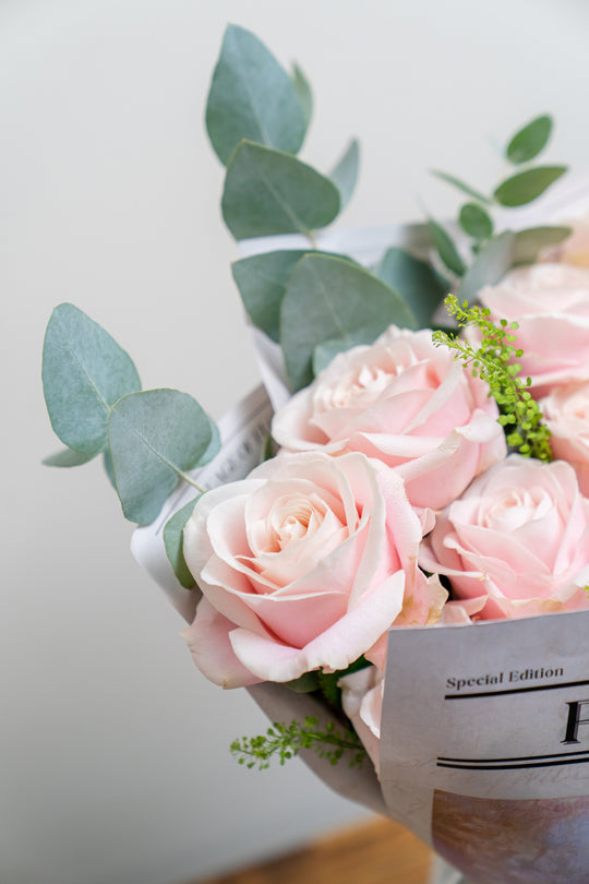 Rosy Reverie Bouquet: Delicate Pink Roses Ensemble