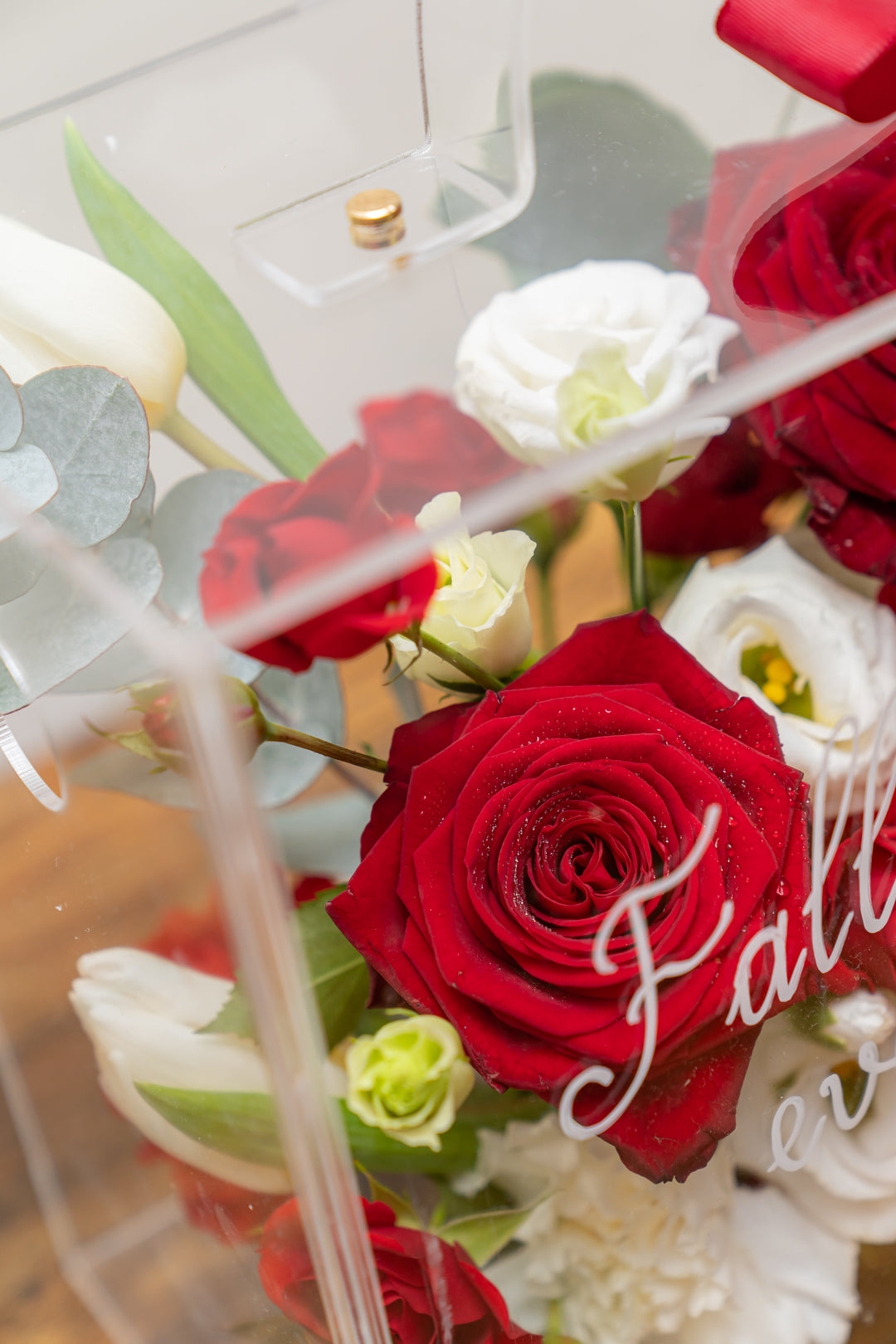 Red and White Fresh Flowers in small Mica Box (24x27x15cm) | Daisy Florist