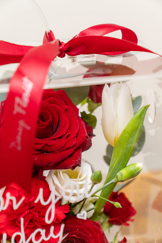 Red and White Fresh Flowers in small Mica Box (24x27x15cm) | Daisy Florist
