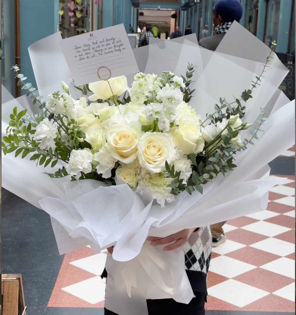 Fresh Flowers: Mix White Flowers Bouquet | Daisy Florist