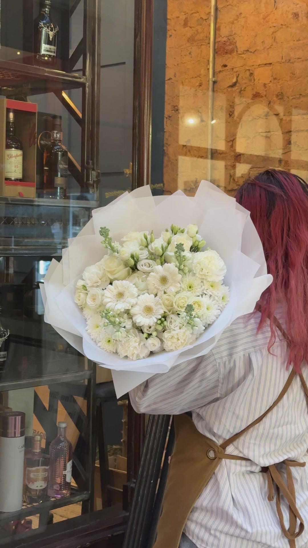 CUSTOM BOUQUET SIZE (£)- Fresh Flowers: Round Mix White Flowers Bouquet | Daisy Florist