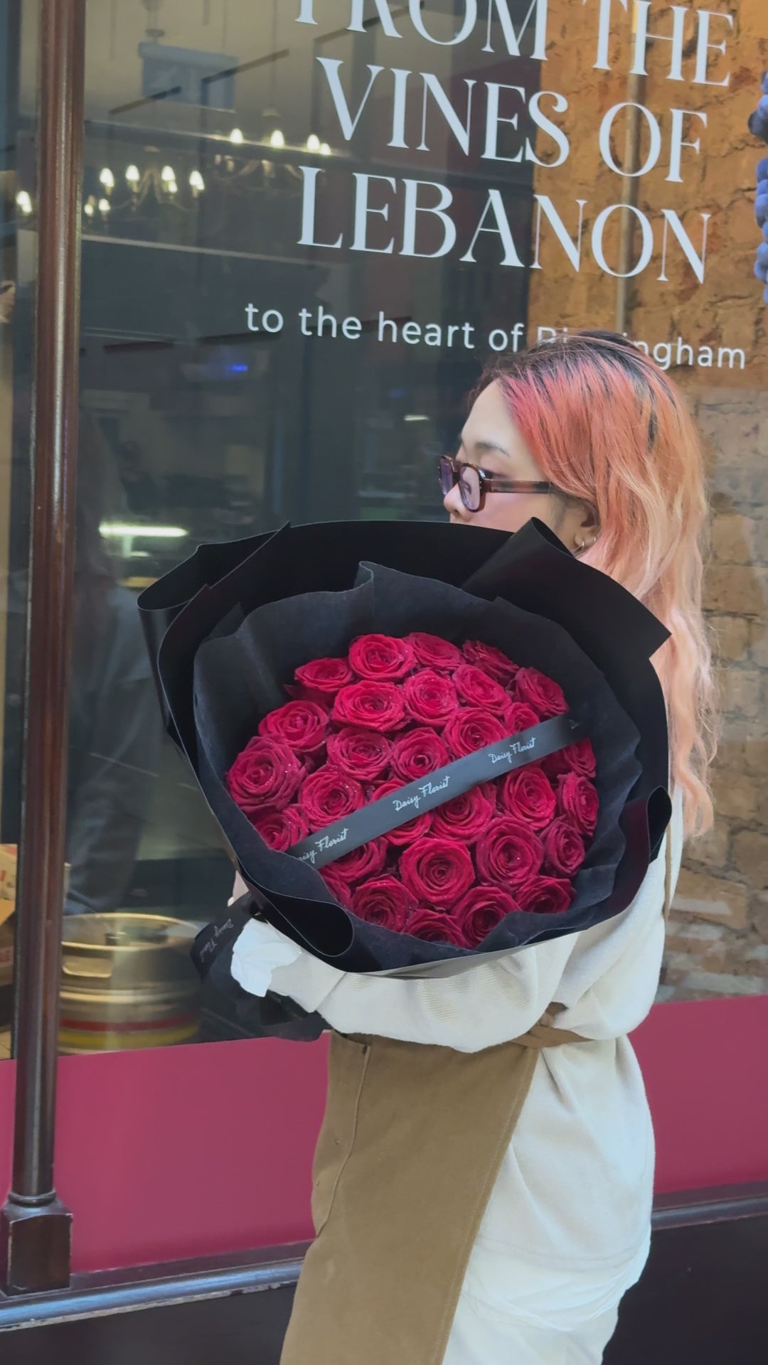 PERSONALISED QUANTITY of Red Roses w/ PERSONALISED NAMES on Ribbon – Premium Fresh Naomi Roses in Full Black Wrapping