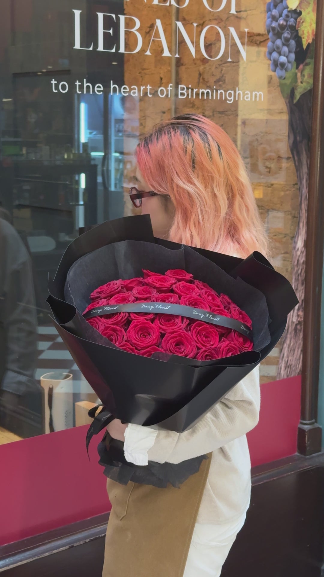 PERSONALISED QUANTITY of Red Roses w/ PERSONALISED NAMES on Ribbon – Premium Fresh Naomi Roses in Full Black Wrapping