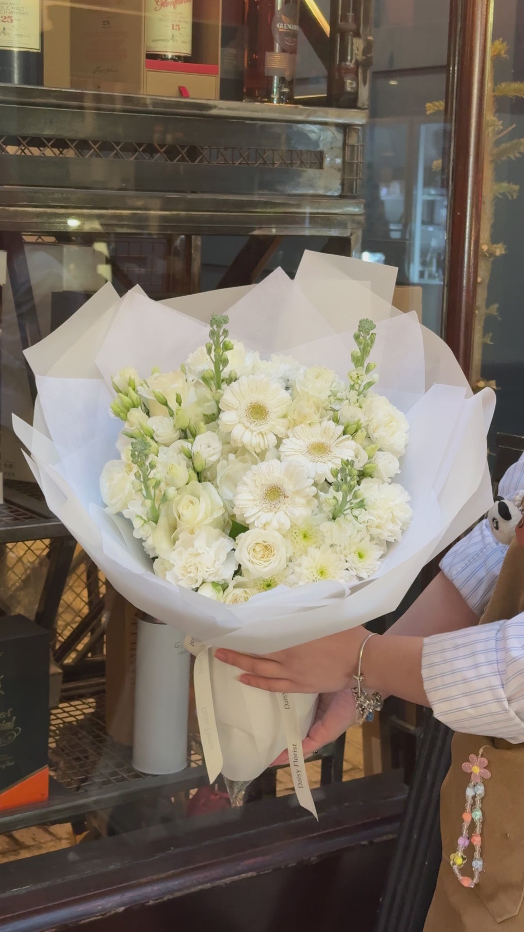 CUSTOM BOUQUET SIZE (£)- Fresh Flowers: Round Mix White Flowers Bouquet | Daisy Florist