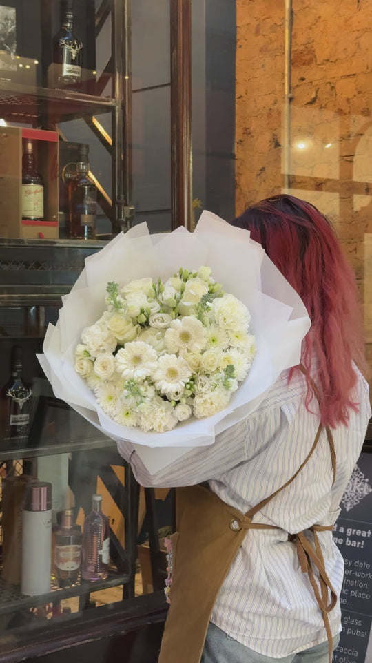 CUSTOM BOUQUET SIZE (£)- Fresh Flowers: Round Mix White Flowers Bouquet | Daisy Florist