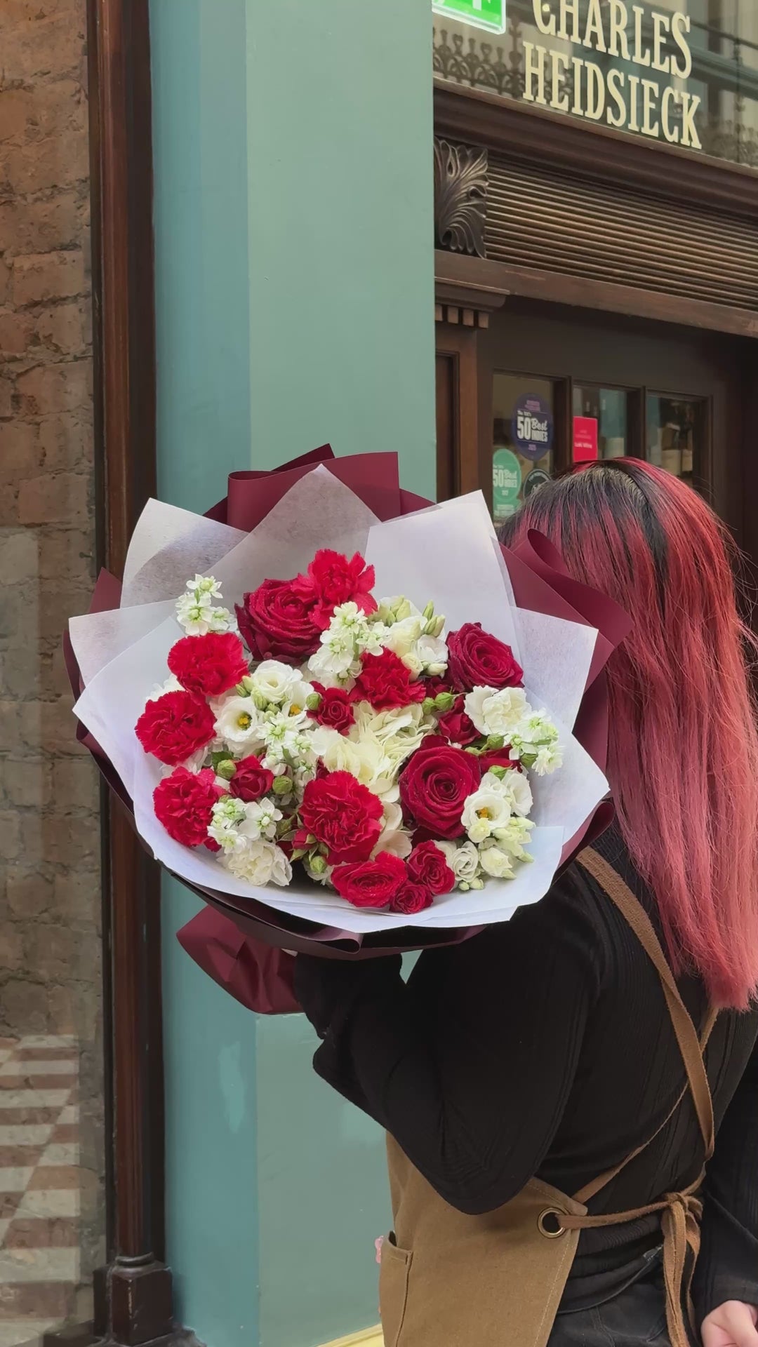 Fresh Flowers: Round Mix Red & White Flowers Bouquet | Daisy Florist