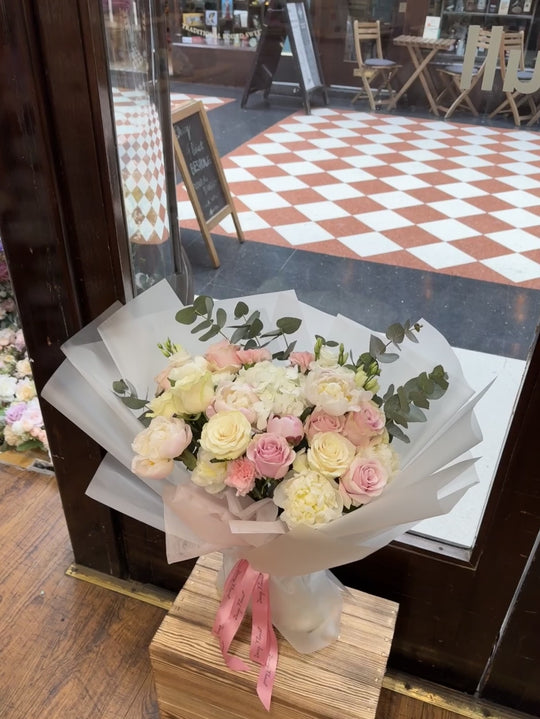 Bright & Light Bouquet - Mixed Fresh Flowers | Daisy Florist